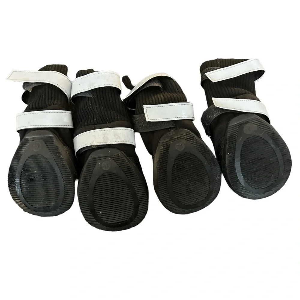 The adventurer all weather boots for dogs. Size XL‎